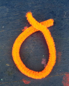 the pipe cleaner made into a circle